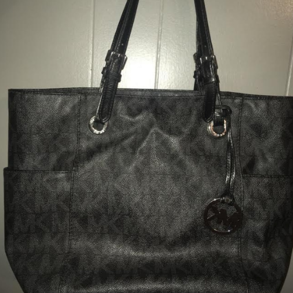 👜 Michael Kors Black Purse 🌸*FINAL PRICE*